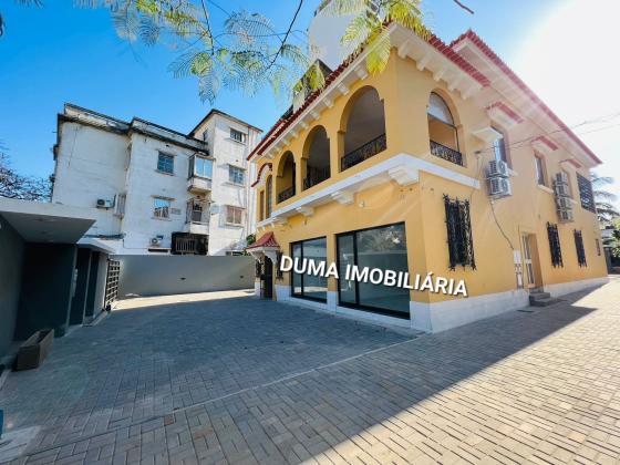 Moradia T8+1 na Polana