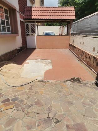 Vende-se Geminada T4 + 2 anexos Alto Mae - Versalhes próximo a estátua Eduardo Mondlane