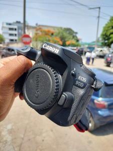Canon EOS 90D corpo