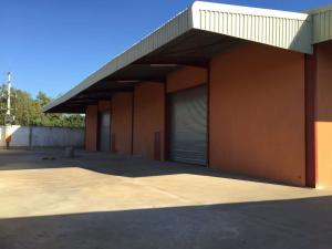Arrenda-se esse armazém de 1338m² no bairro da Mozal