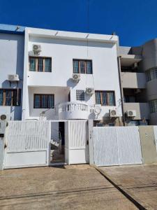 Vende-se Moradia, tipo4 no bairro da costa do sol