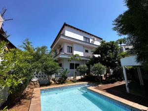 Arrenda-se Moradia, tipo7 no bairro da Costa do sol triunfo 1