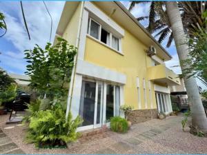 Vendo Moradia Independente T4 Triunfo velho 200 m da praia
