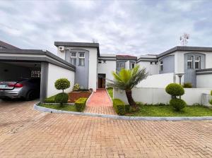 Vende-se Duplex T.4 Matola Cidade Bairro HANHANE