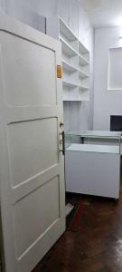 SOMENTE PARA ESCRITÓRIOS ---ARRENDA-SE  QUARTO  PARA ESCRITÓRIO  DENTRO DE UMA FLAT COM WC PRIVADA