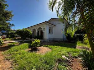 Moradia independente tipo-3+2 com 2salas na Sommerschield1