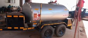 Tanque de 2.200L+TRELA E PISTOLA DE CONTAGEM