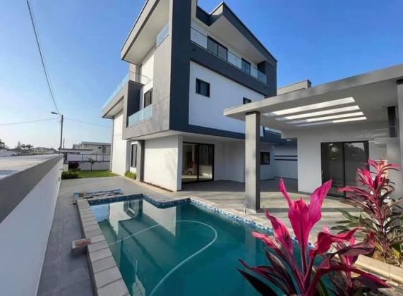 VENDE-SE MORADIA T5+1 NA COSTA DO SOL AQUA PARQUE