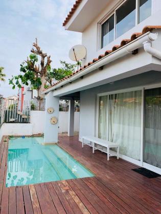 Vende-se luxuosa Moradia T3 com jardim e piscina no condomínio casa própria, bairro da Sommerchield
