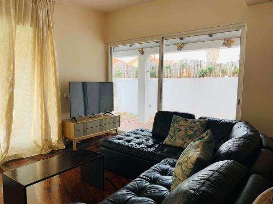 Vende-se luxuosa Moradia T3 com jardim e piscina no condomínio casa própria, bairro da Sommerchield