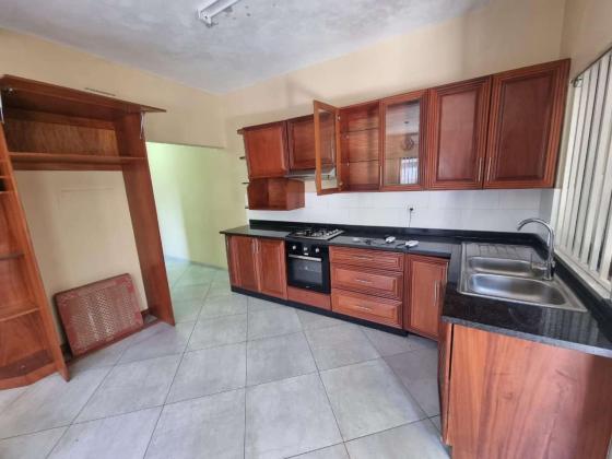 Vende-se Moradia T3 quarto suíte, moderna na costa do sol