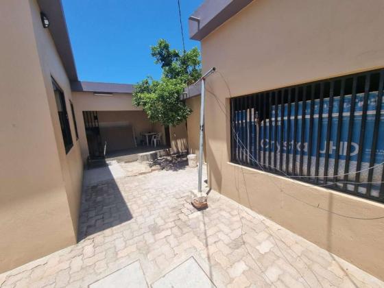 Vende-se Moradia T3 quarto suíte, moderna na costa do sol