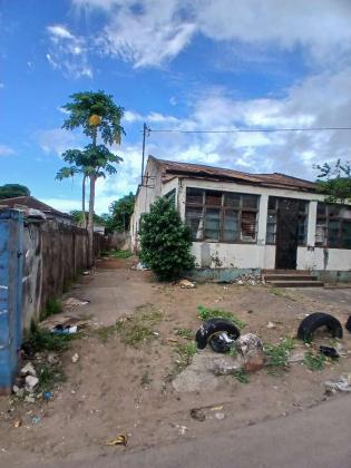 Vende-se ruina com 800m²(20×40) no Alto Maé