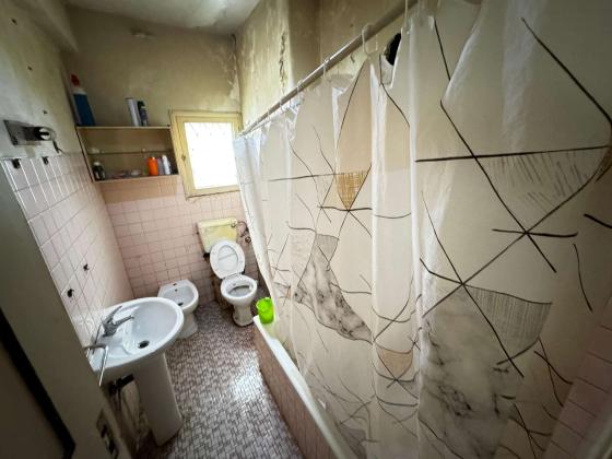 Vende-se Espaçoso Apartamento T3 3wcs 1⁰ andar com elevador no bairro da Sommerchield 1, rua da tchamba