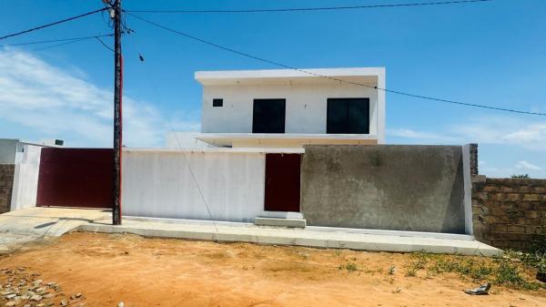 Vende-se vivenda duplex T3 com piscina em Mapulene 🎁