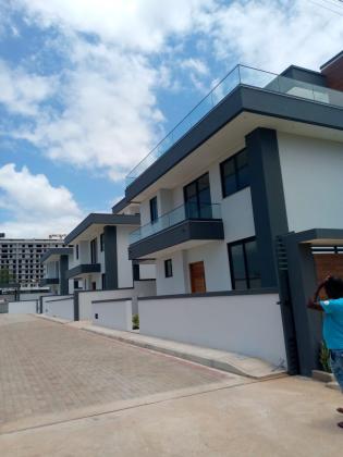 Vende-se Moradia, tipo5 no bairro da Costa do Sol Dona Alice