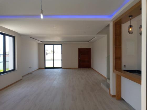 Vende-se Moradia, tipo5 no bairro da Costa do Sol Dona Alice