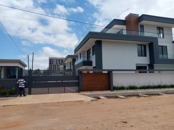 Vende-se Moradia, tipo5 no bairro da Costa do Sol Dona Alice