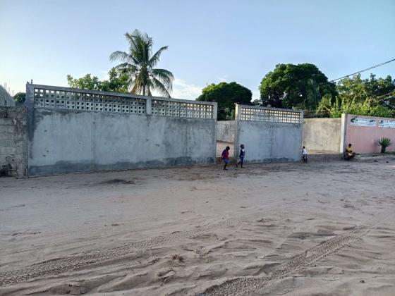 Transpasse desta bela propriedade, com uma área de 18/40m no bairro das mahotas Romão