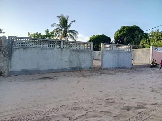 Transpasse desta bela propriedade, com uma área de 18/40m no bairro das mahotas Romão