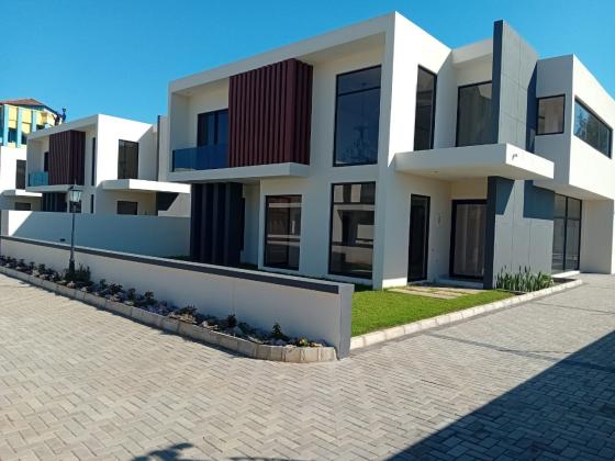 Vende-se Moradias, tipo4 no bairro da costa do sol Dona Alice