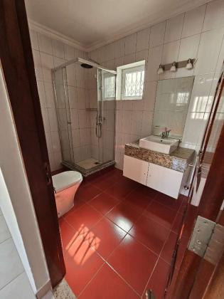 arrenda se / rent moradia condomínio Bela vista
