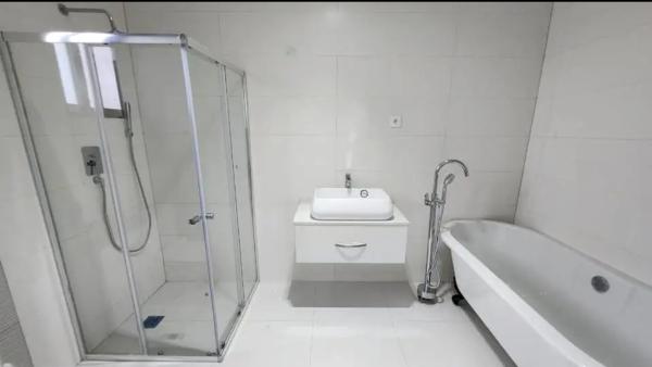 Arrenda-se Casa Tipo 3 no Aeroporto Geminada