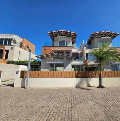 Vende-se Casa Tipo 4 no Condomínio Eden na Matola