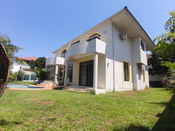Vende-se Moradia T.4 na Sommerschield
