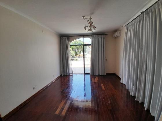 Vende-se Moradia T.4 na Sommerschield