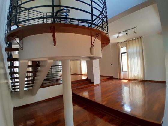 Vende-se Moradia na Sommerschield