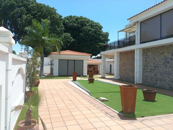 Área do terreno 1600 m²I
SUPER MORADIA DÚPLEX INDEPDNDENTE TIPO-12 + 8 na AV AG.NETO PRÓXIMO AO HOSP. CENTRAL ,  NA POLANA USD 2.650.000