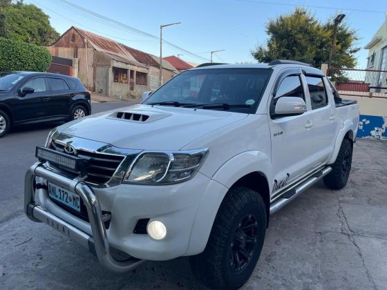 TOYOTA HILUX 2013 RECÉM IMPORTADO