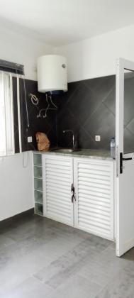 Arrenda-se Excelente Escritório rés do chão 1°andar, no bairro da Coop na rua Dr. JOSEPH Ki-ZERBO/ rua da França, próximo a TV CABO e a entrada da UEM