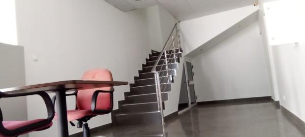 Arrenda-se Excelente Escritório rés do chão 1°andar, no bairro da Coop na rua Dr. JOSEPH Ki-ZERBO/ rua da França, próximo a TV CABO e a entrada da UEM