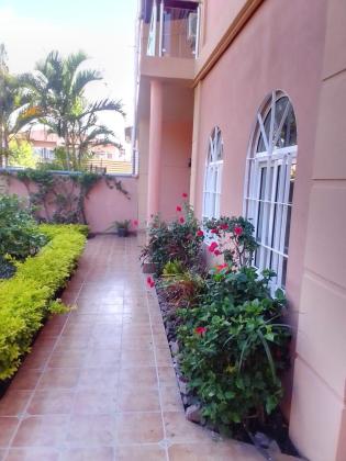 ARRENDA-SE MORADIA T3 NO CONDOMINIO TRIUNFO- COSTA DO SOL