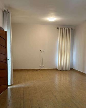VENDO MORADIA T3 NO CONDOMÍNIO