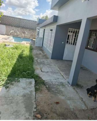 VENDO MORADIA T2 COM PISCINA