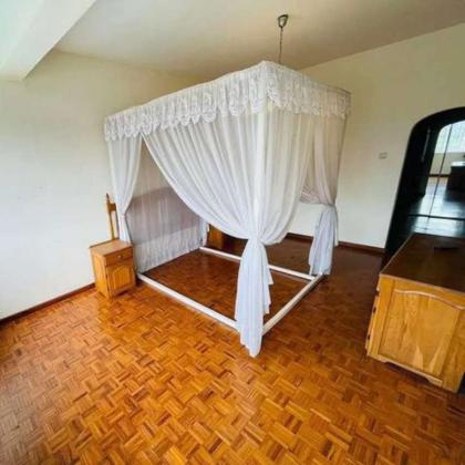 VENDO MORADIA T4 LINDÍSSIMA