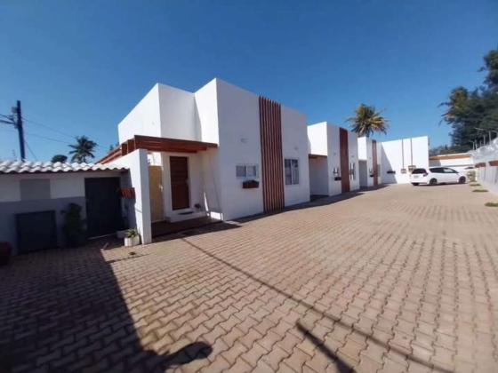 VENDO CONDOMÍNIO DE 4 CASAS E TEM INCLINOS