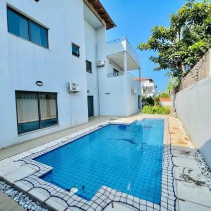 ARRENDO MORADIA T4 COM 4 SUITES