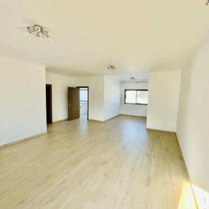 ARRENDO MORADIA T4 COM 4 SUITES