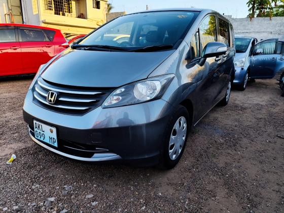 HONDA FREED 2009 1.5 Recém Chegado