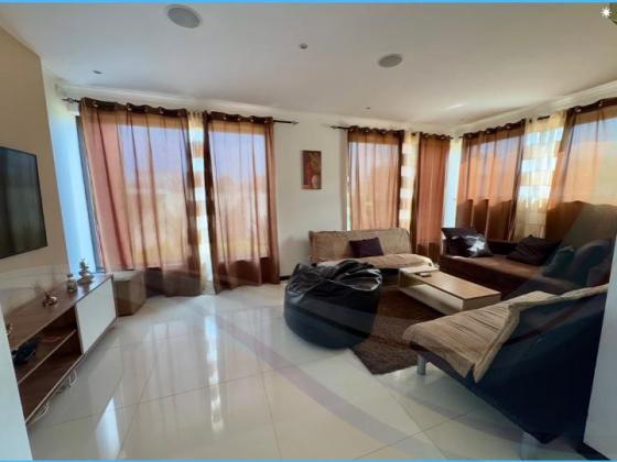 VENDO MORADIA T4 COM 4 SUITES