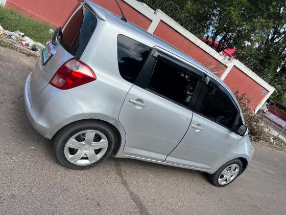 Toyota Ractis 2007 pouco usado