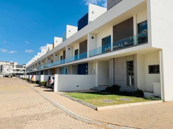 Moradia T4 no Condominio Kurhula