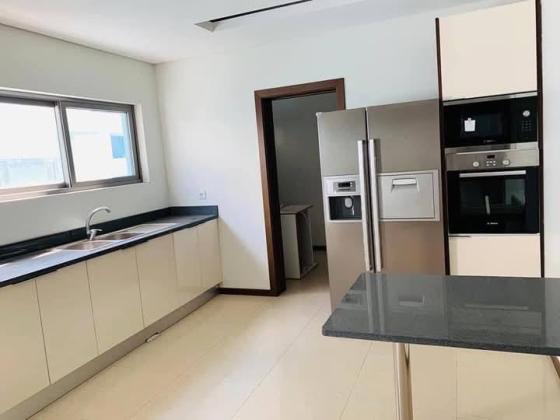 Moradia T4 no Condominio Kurhula