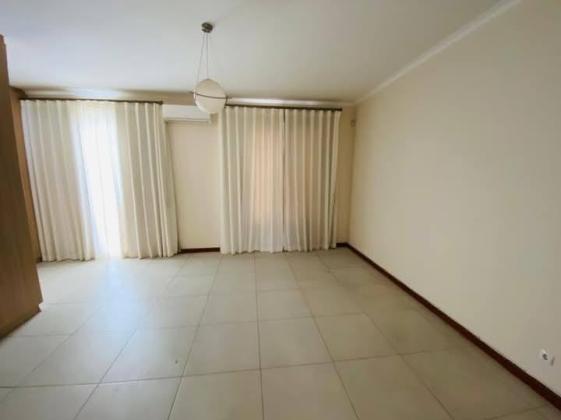 Moradia T4 no Condominio Sommerchield Estate