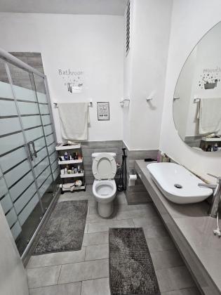 Vende-se Luxuoso Apartamento T3 no 2°andar Com Elevador no Bairro Central (Av.Amilcal Cabral Próximo a Eletricidade)*