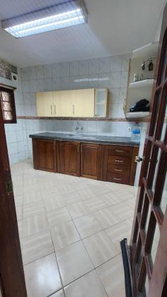 VENDE-SE MORADIA T6 NA SOMMERSCHILD PRÓXIMO AO COMITÊ CENTRAL DA FRELIMO